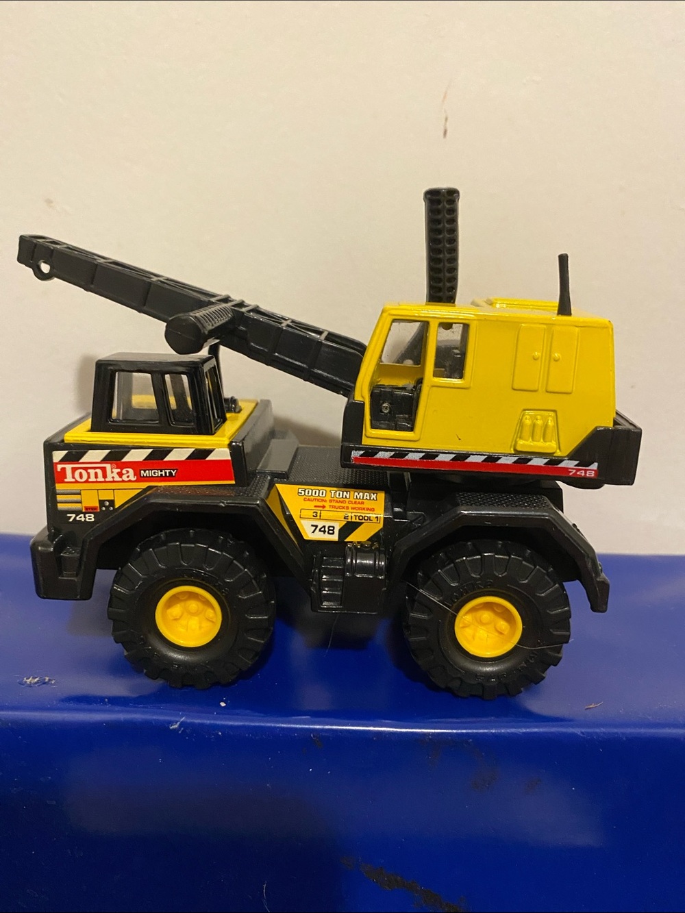 Tonka mini 4 inch Yellow and Black Crane Truck Toy with Moving Boom